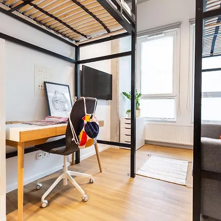 Studios And Shared Rooms At Livinnx Krakow-3